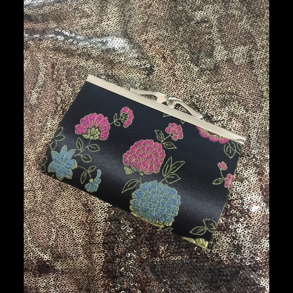 Satin clutch - Picture 1 of 3